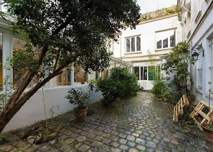 Charming Studio In A Courtyard In Paris